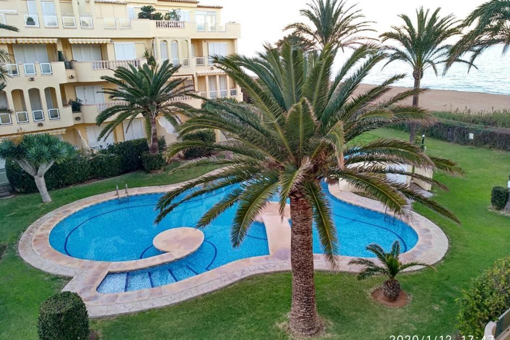 Estupendo Apartamento En Primera Linea De Playa Y Con Vistas Al Mar Дения Екстериор снимка
