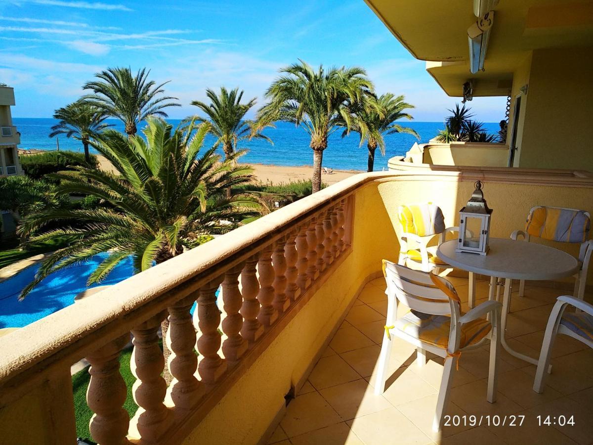 Estupendo Apartamento En Primera Linea De Playa Y Con Vistas Al Mar Дения Екстериор снимка