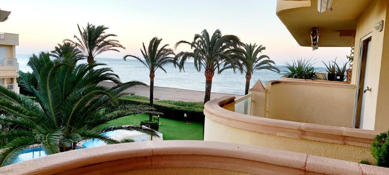 Estupendo Apartamento En Primera Linea De Playa Y Con Vistas Al Mar Дения Екстериор снимка