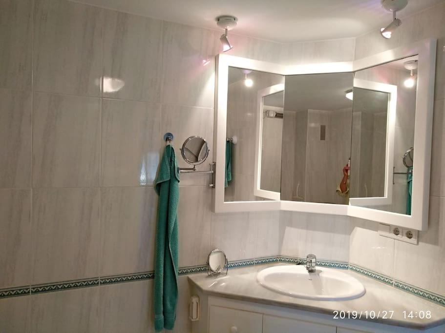 Estupendo Apartamento En Primera Linea De Playa Y Con Vistas Al Mar Дения Екстериор снимка