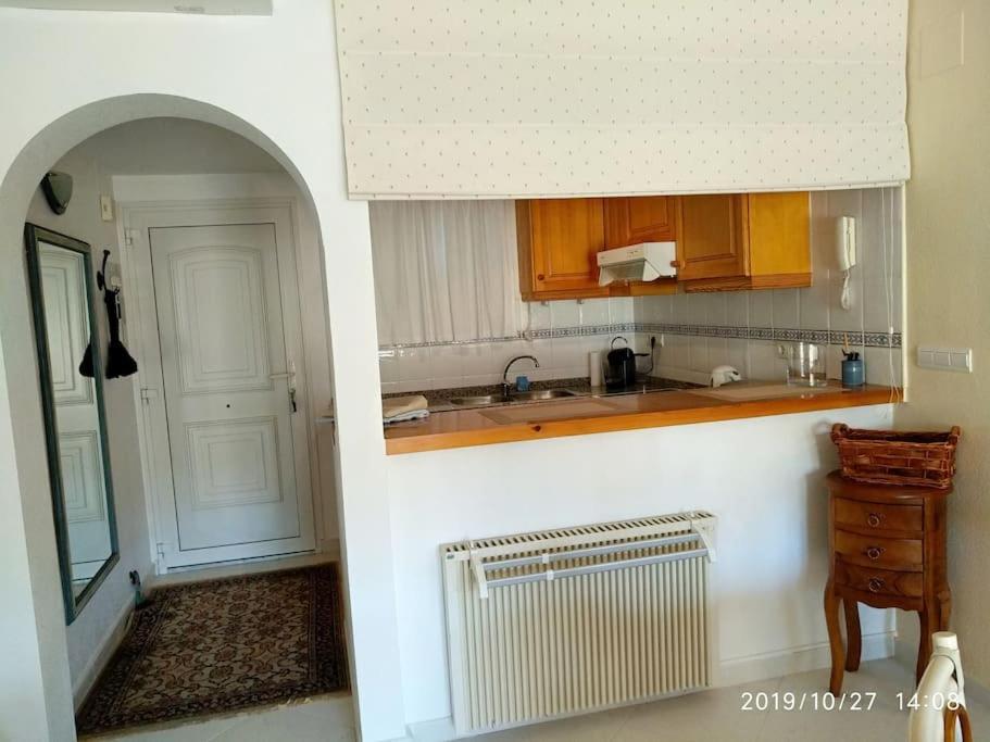Estupendo Apartamento En Primera Linea De Playa Y Con Vistas Al Mar Дения Екстериор снимка
