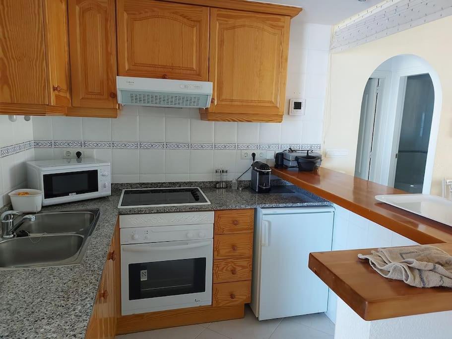 Estupendo Apartamento En Primera Linea De Playa Y Con Vistas Al Mar Дения Екстериор снимка
