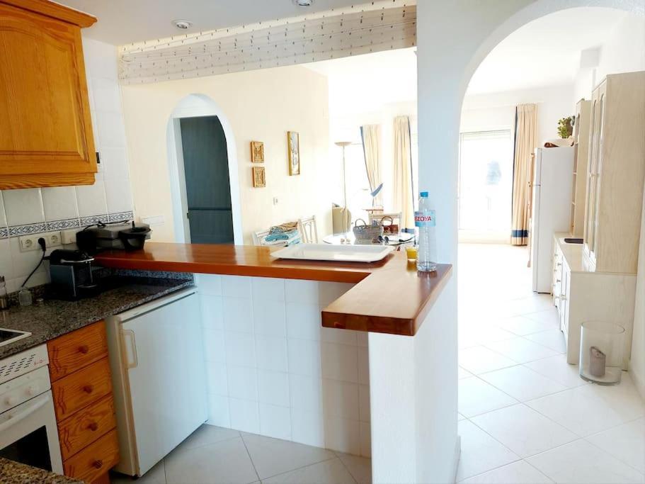 Estupendo Apartamento En Primera Linea De Playa Y Con Vistas Al Mar Дения Екстериор снимка