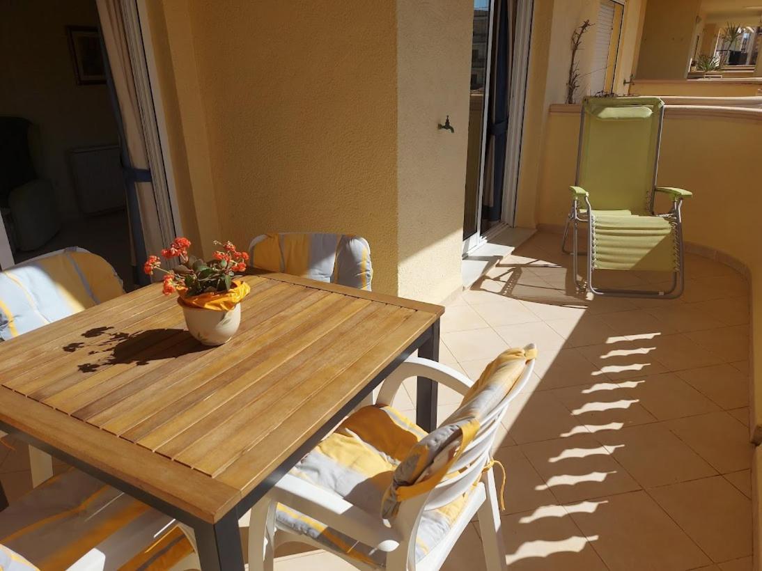 Estupendo Apartamento En Primera Linea De Playa Y Con Vistas Al Mar Дения Екстериор снимка